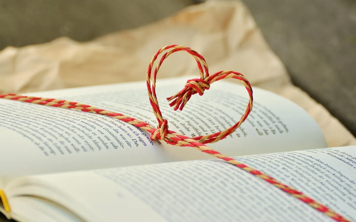 Audiobooks vs Print Books: Which Format Fits Your Commute, Holiday and Bedtime?